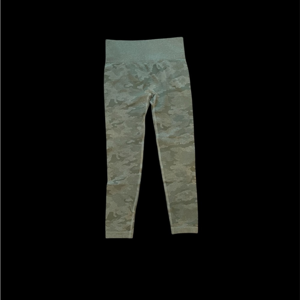 Hayden 
Womens Camo Leggings 
Size Large 
NWOT